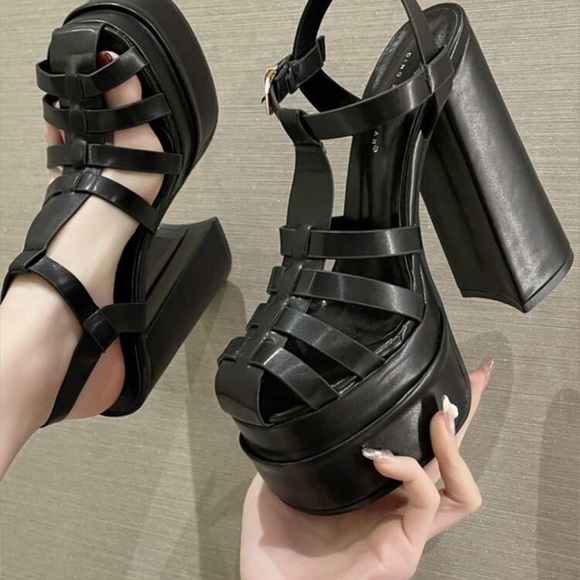 ‼️SOLD‼️MORGAN BUCKLE PLATFORM SANDALS - Picture 4 of 7